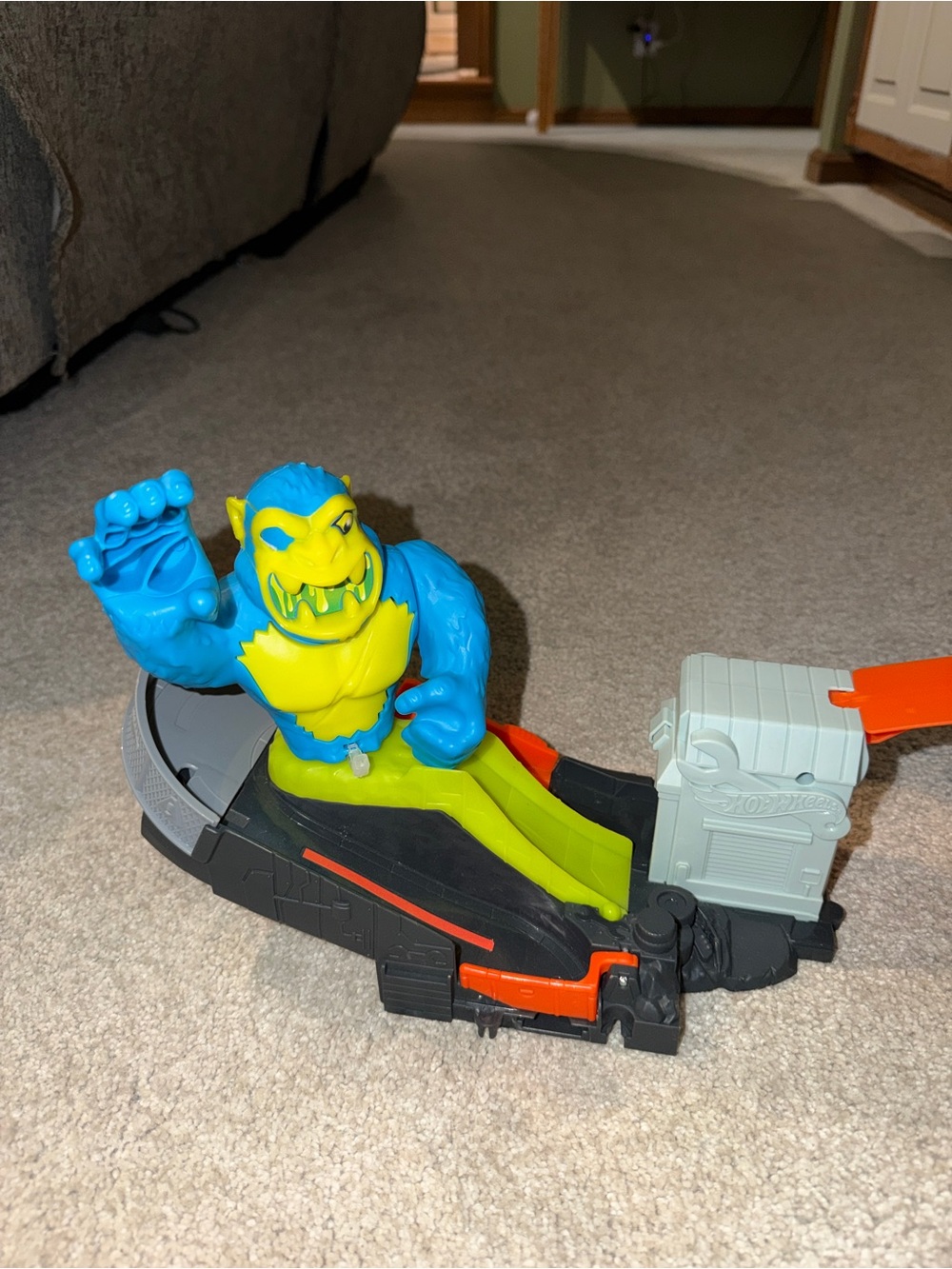 Monster Slide Hot Wheels Playset Attachment - Blue & Yellow Figure